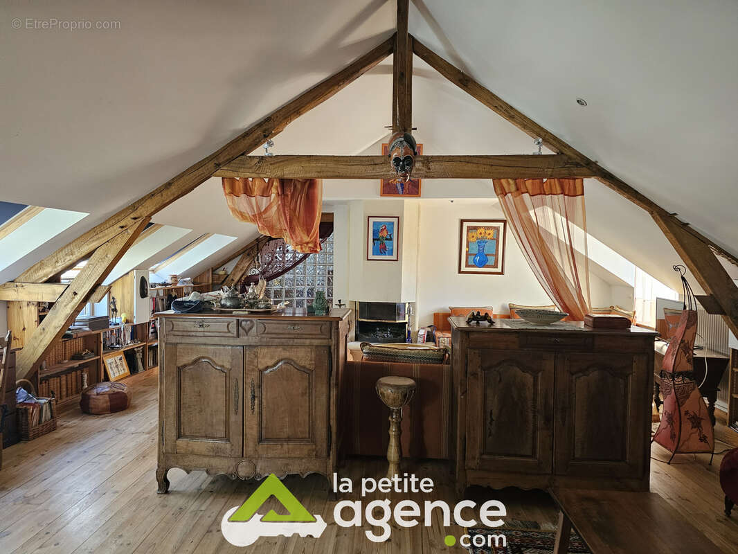 Maison à DUN-SUR-AURON