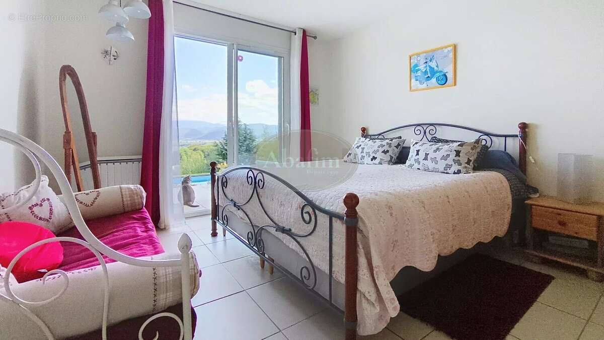 Maison à VILLENEUVE-DE-RIVIERE