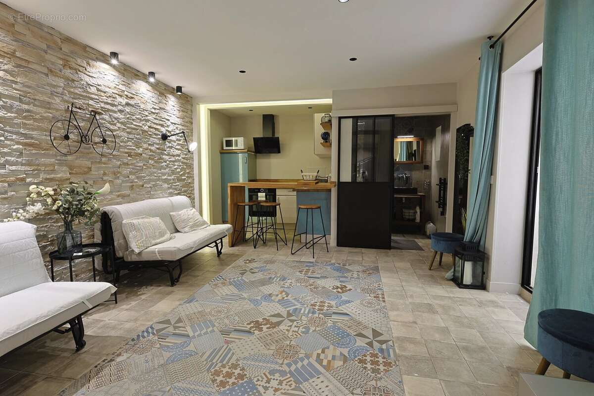 Lot de 3 apaprtements en plein coeur du vieil antibes - photo 4