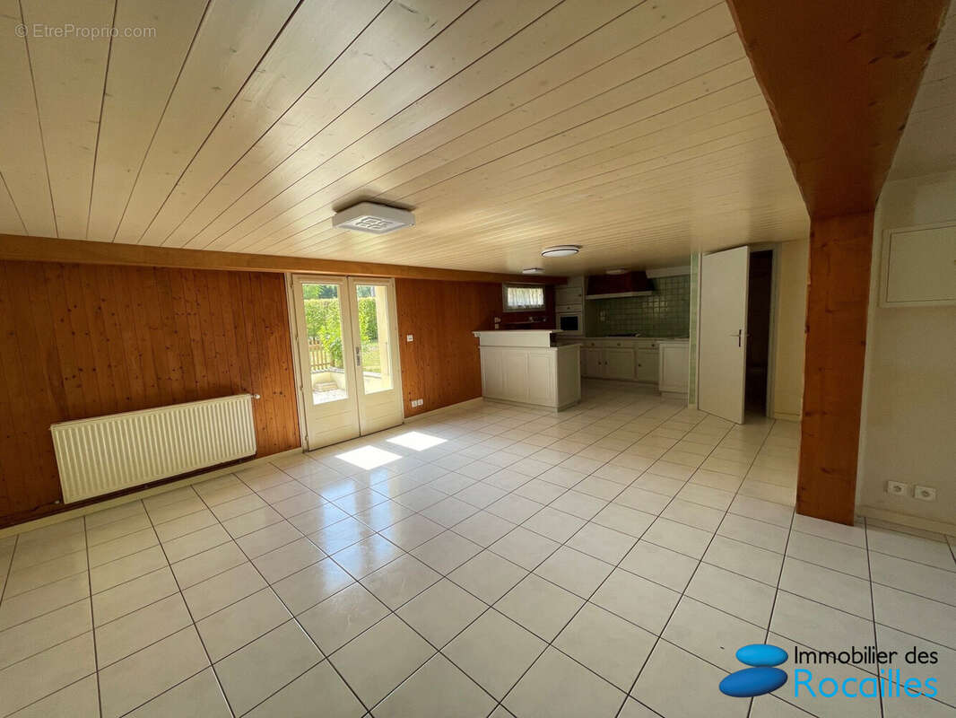 Appartement à AMANCY