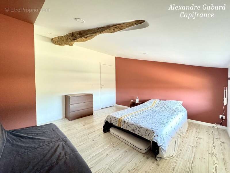 SUD REOLAIS - Maison en pierre rénovée - 7 chambres - Terrain 5 000 m² - Piscine - Dépendances - photo 18