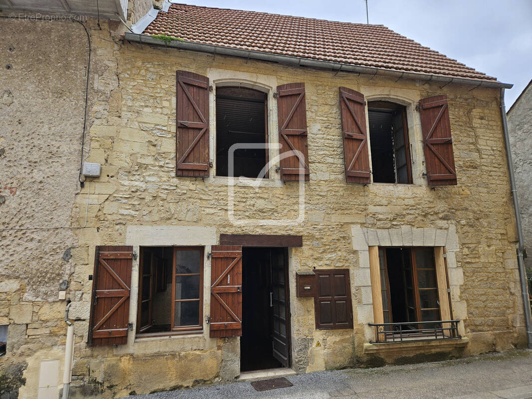 Maison à SALVIAC