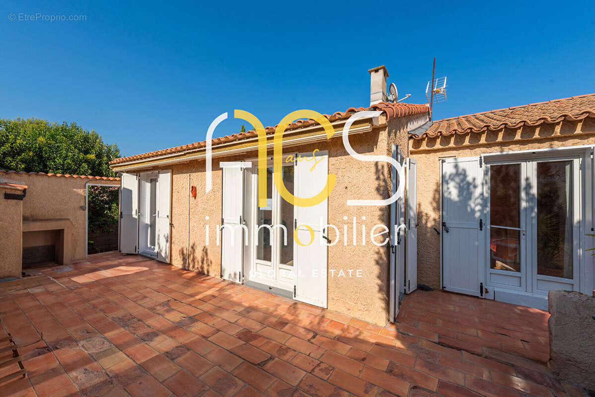 Maison Chateauneuf Les Martigues 5 pièce(s) 101 m2 garage plain pied calme - photo 4
