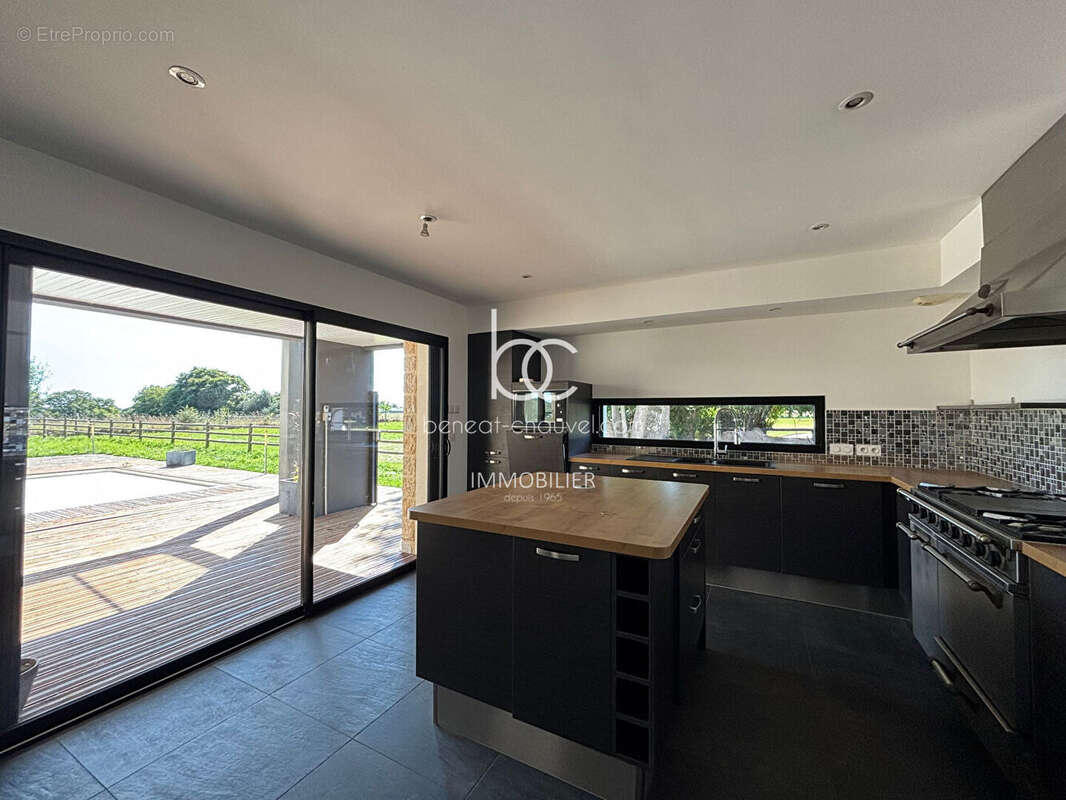 Maison Saint Ave 285.18 m2 - photo 5
