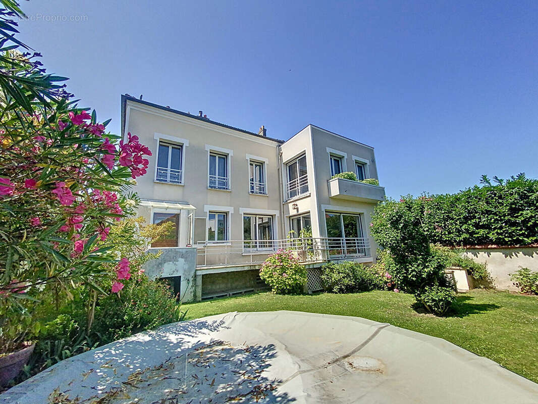 Maison à SAINT-MAUR-DES-FOSSES