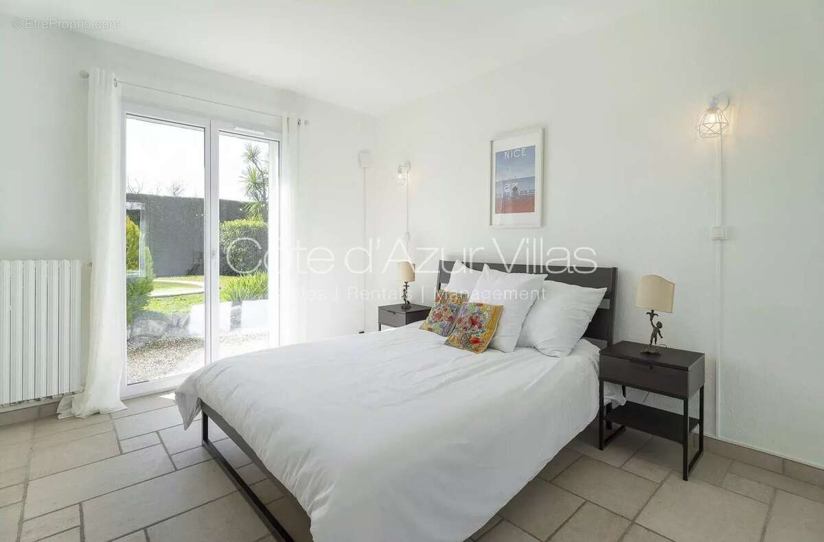 Maison à ROQUEFORT-LES-PINS