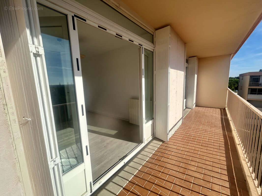 Appartement T3 Lumineux de 71 m2 avec Terrasse Cave et Garage - photo 5