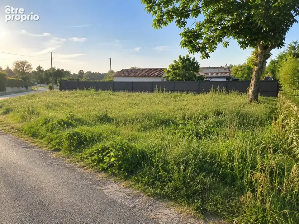 Photo Terrain à Peujard au prix de 63 000€