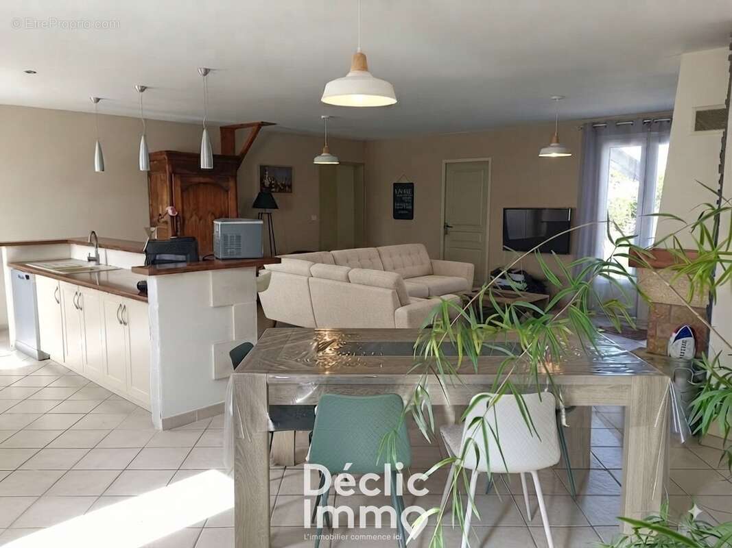 CHÉRAC 17610 - Pavillon 123m²- 4 chambres - photo 2