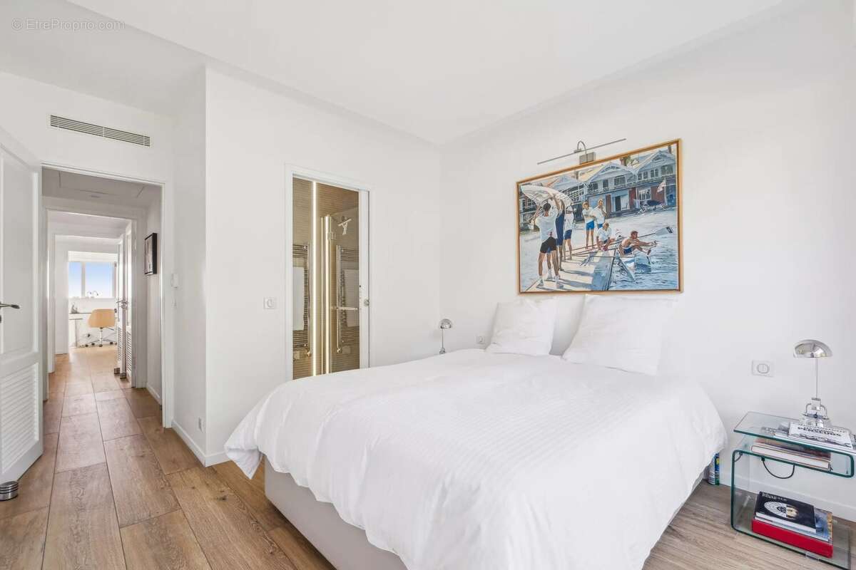 VENDU - CANNES - CROIX DES GARDES - DANS UN ÉCRIN DE BEAUTE   108 m2 élégants, vue époustouflante sur le Palm Beach, Les Iles de - photo 17