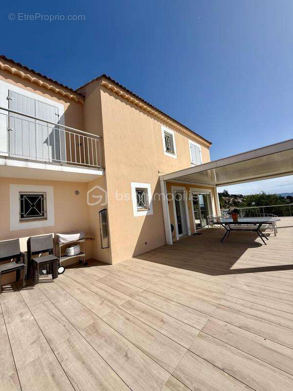 Maison à MANDELIEU-LA-NAPOULE