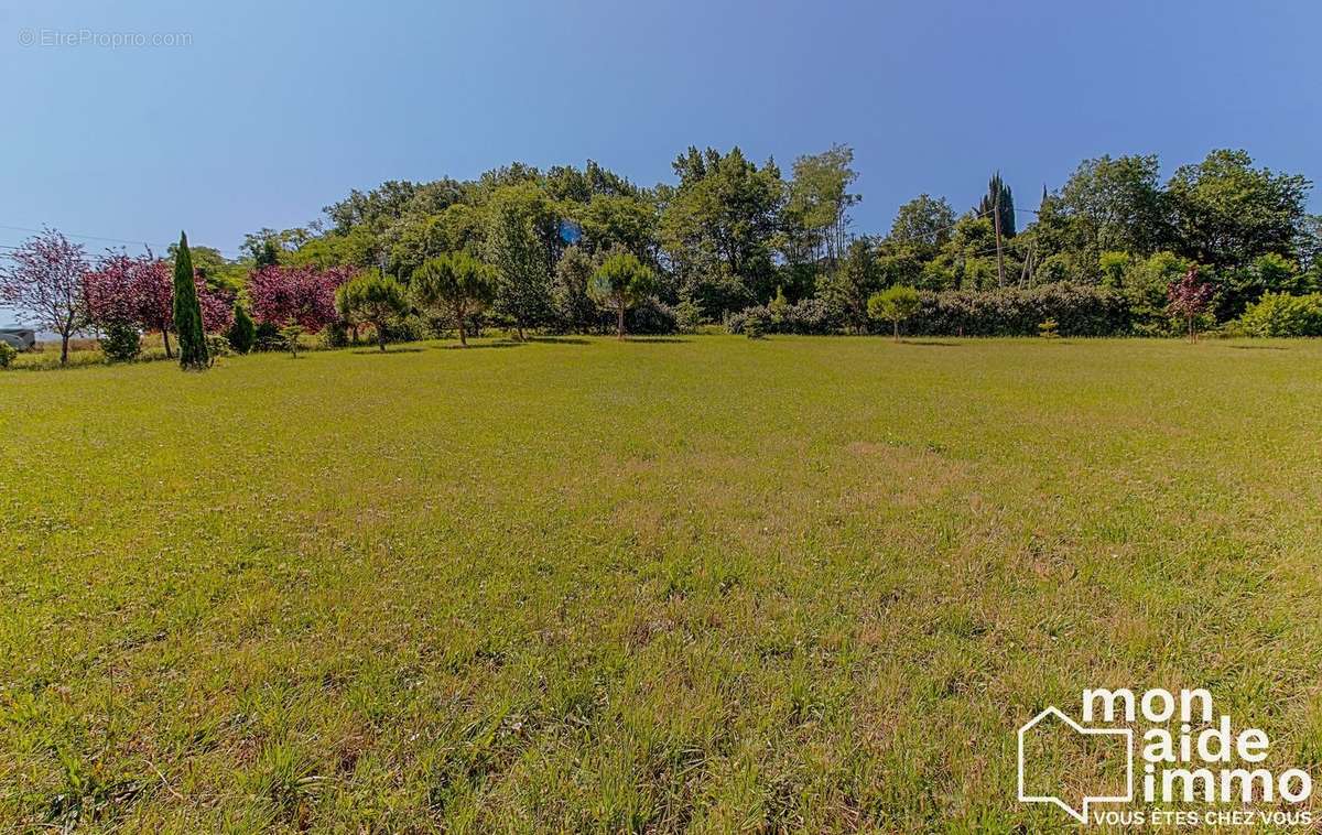 Terrain à AIGUILLON