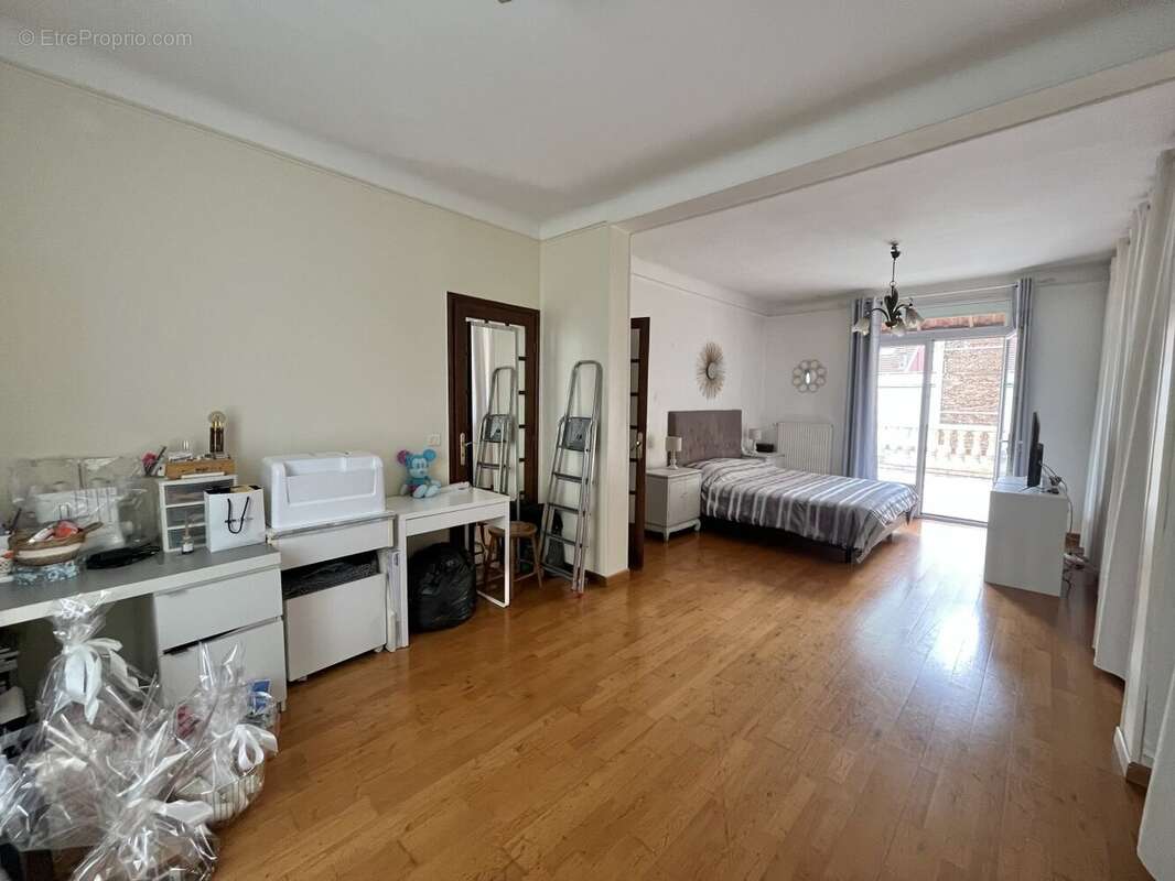 Maison 230 m² à Bagnolet  - photo 9