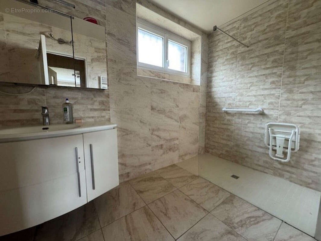 Maison à MONTGENOST