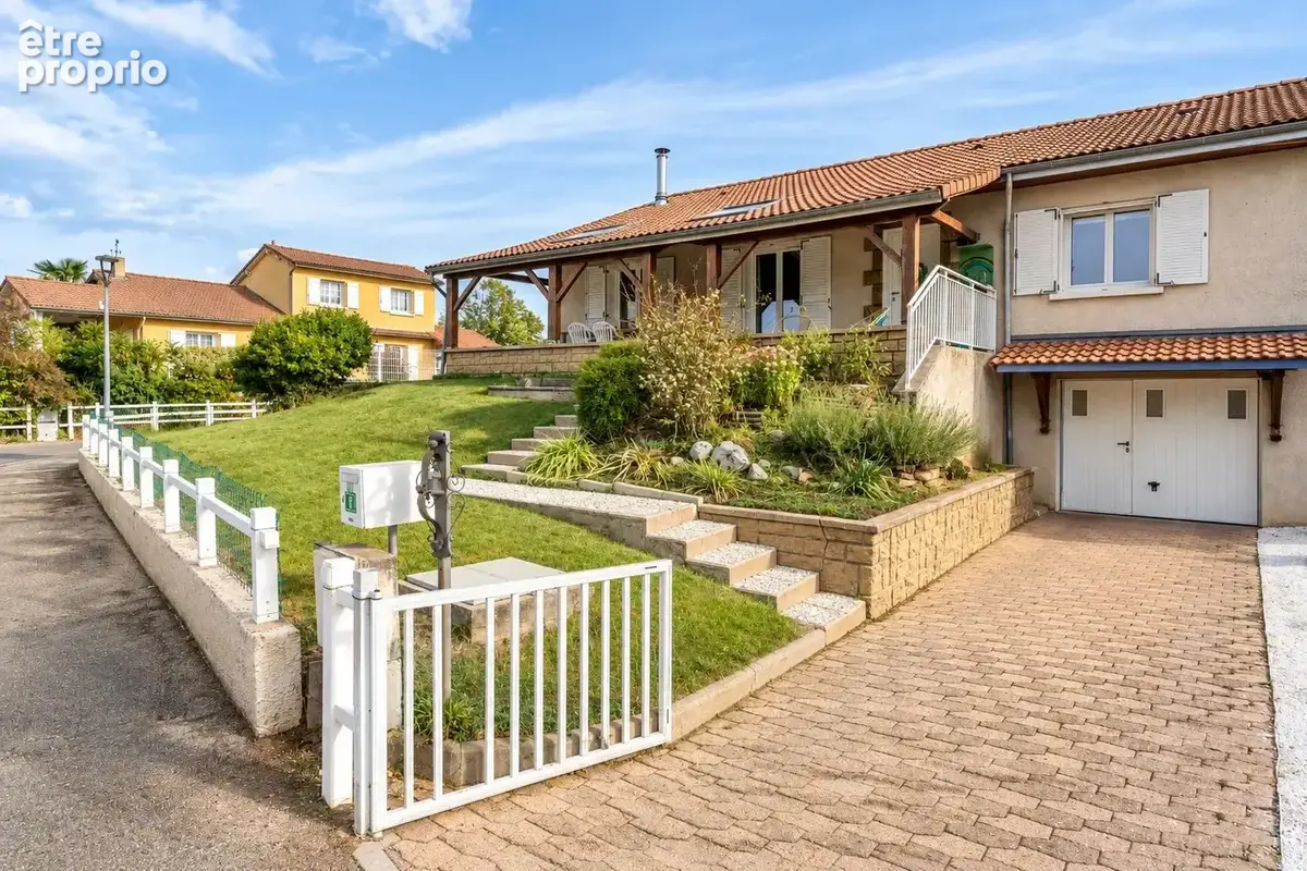 SAVIGNY – Maison familiale rénovée avec vue dégagée et grand sous-sol - photo 4