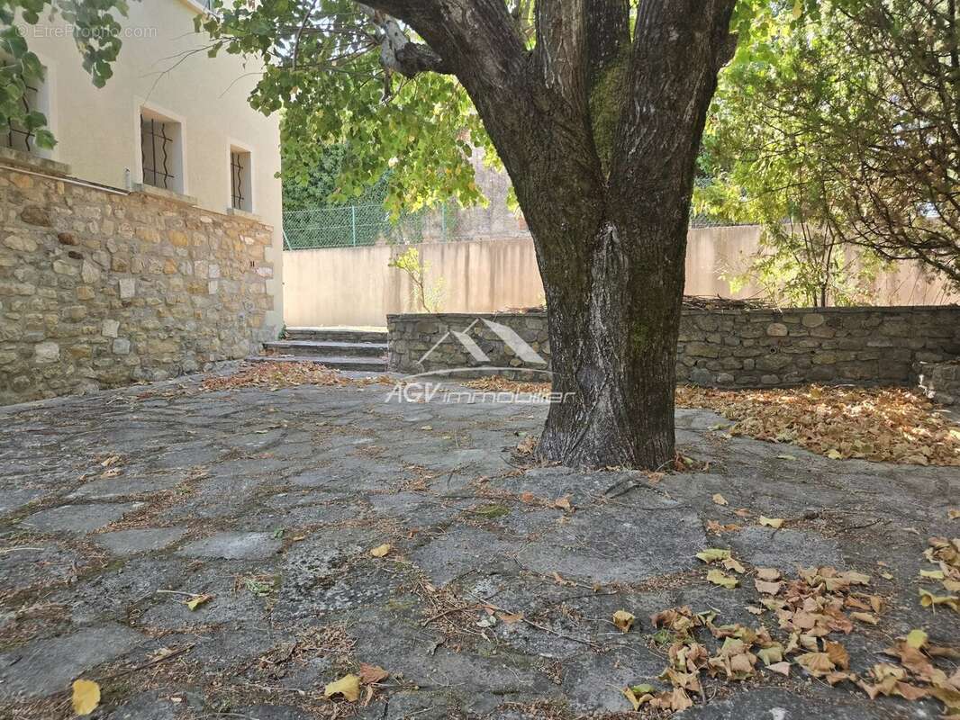 Maison en pierres, 2 logements,double garage - photo 18