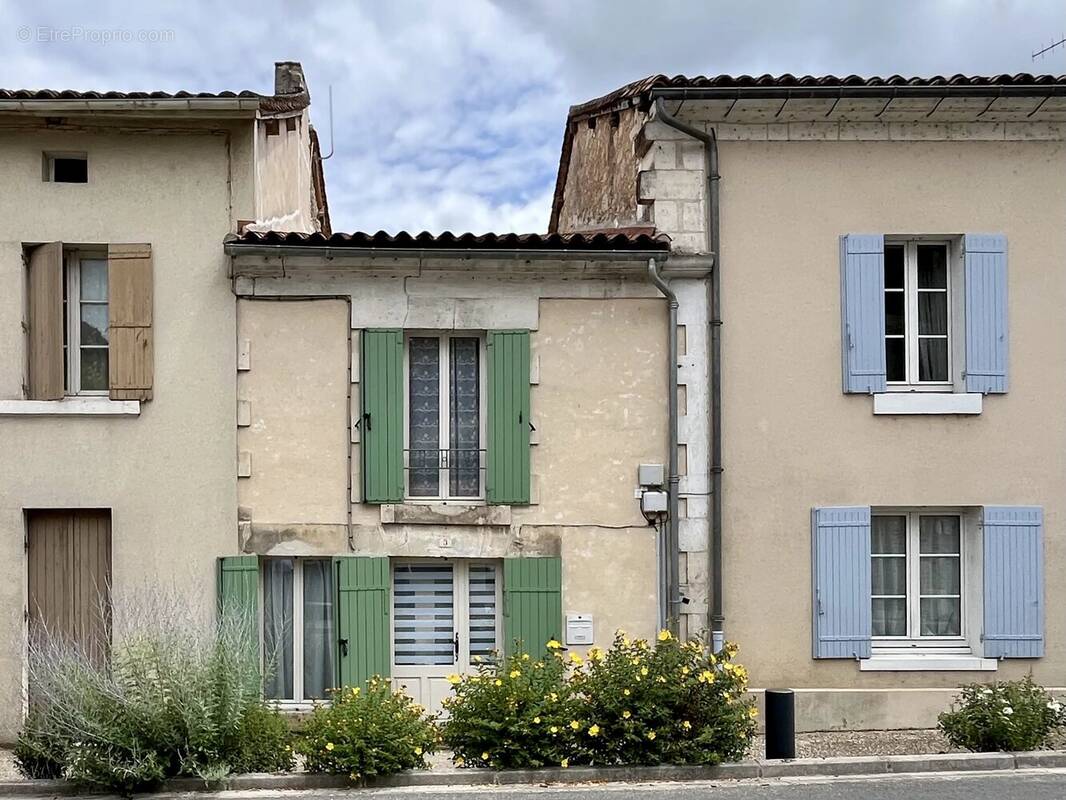 Maison à AUBETERRE-SUR-DRONNE