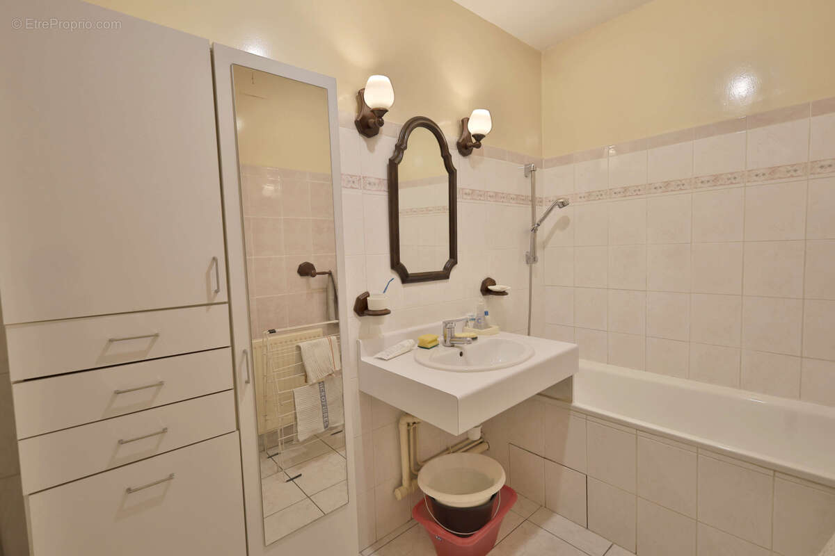 Appartement type T3 - 76,56 m2 habitables (loi carrez) - BALCON - GARAGE. - photo 12