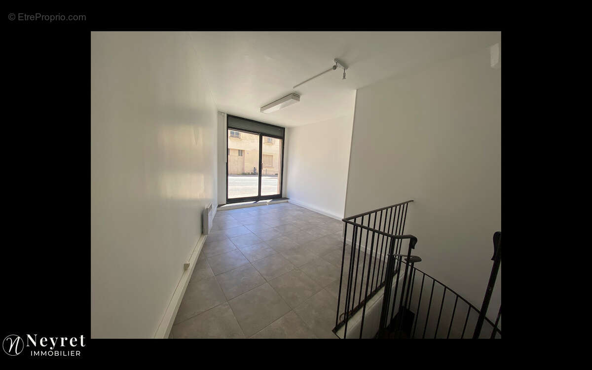 Emplacement stratégique et superbe potentiel - Local commercial LYON 3 - photo 2