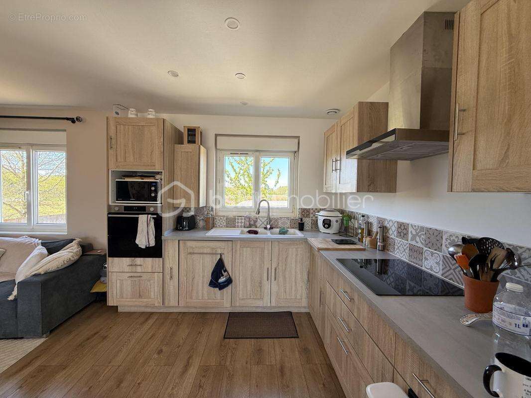 Maison rénové avec prestations de qualité – Parcelle de 1 640 m² - photo 4