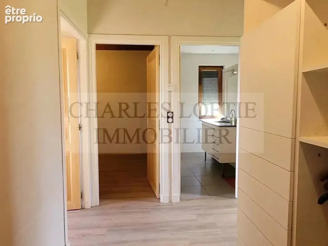 Maison en pierre avec extension et grande grange, sur un terrain de 8811 m,² à moins de 15 minutes de Cahors. - photo 9