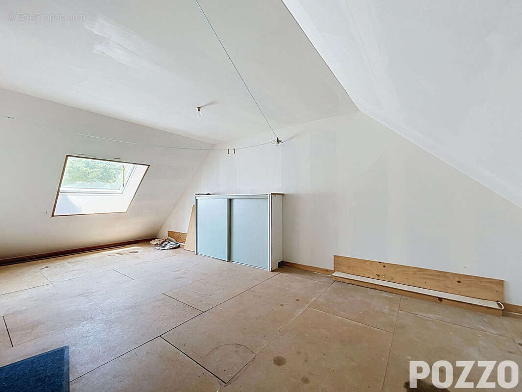 Maison avec grand sous-sol, dépendances de 275 m² et espace bien-être - photo 12