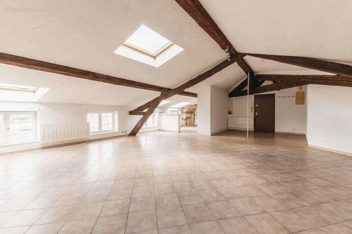 Charmant Appartement T4 de 113m² au sol - Dernier étage - Lumineux - photo 2