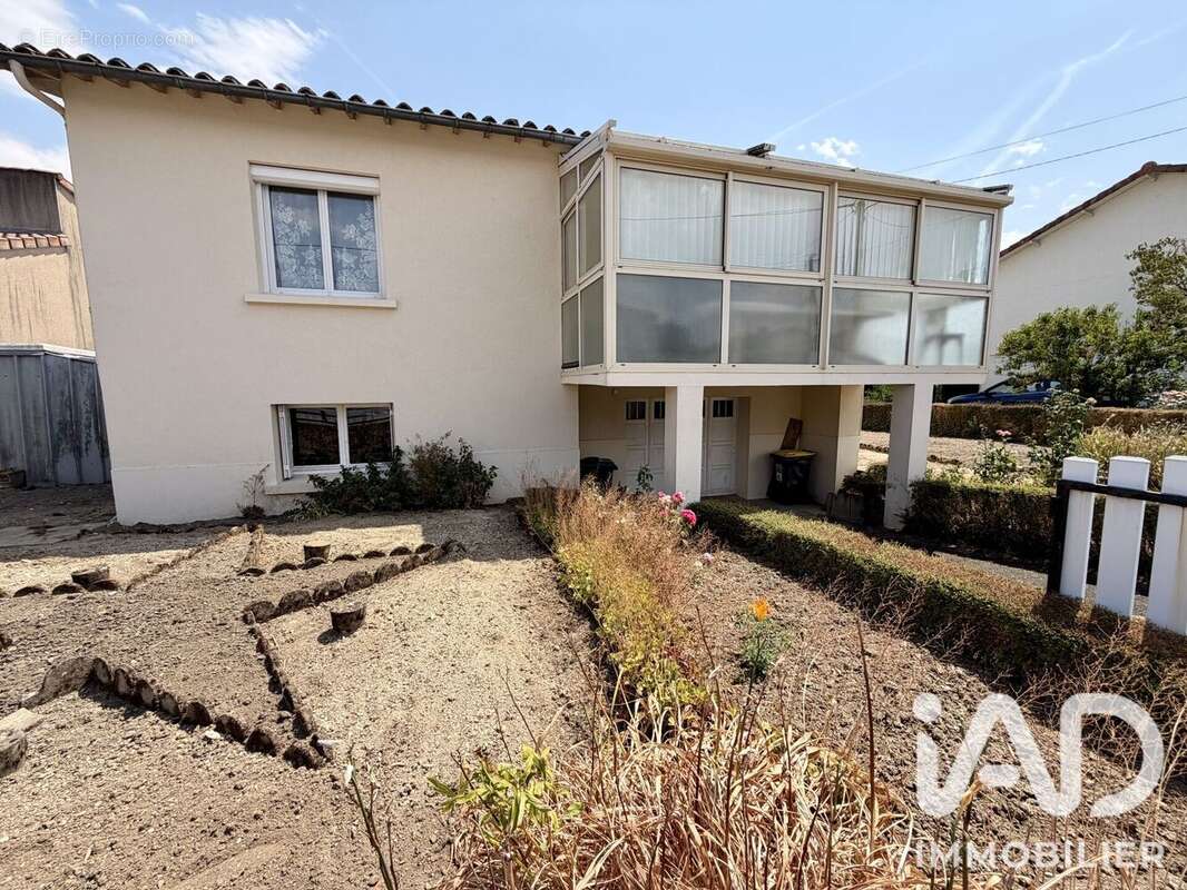 Maison 104 m² à Le Tallud  - photo 2