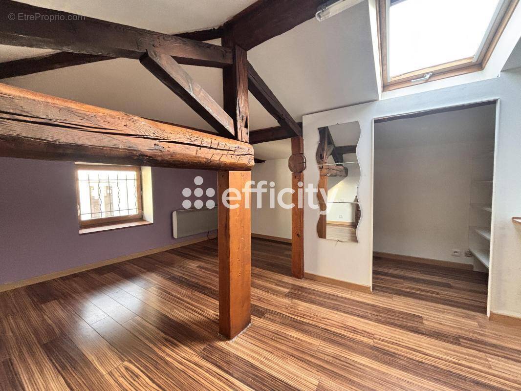 Appartement à SAINT-GENIS-LAVAL