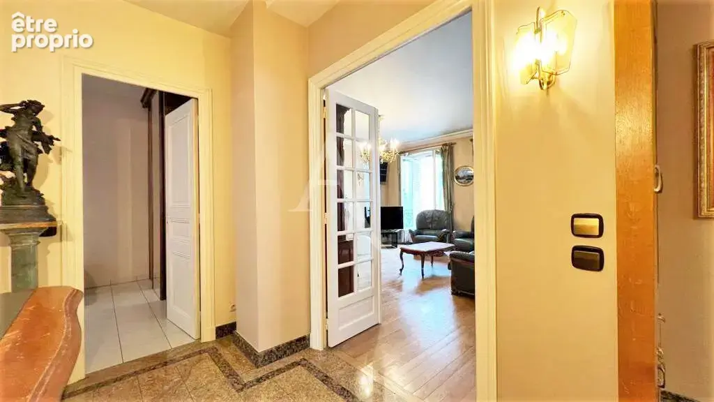 Vivre Paris en famille : 105 m² de charme et de potentiel - photo 3
