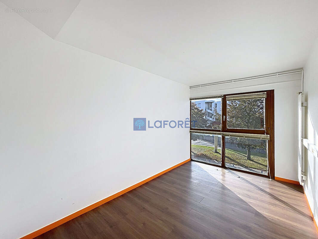 Commerce à SAINT-ETIENNE-DU-ROUVRAY