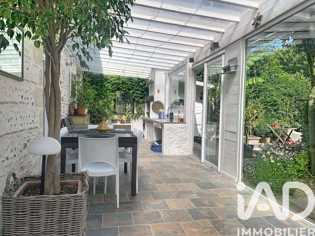 Maison 270 m² à Lafox  - photo 9