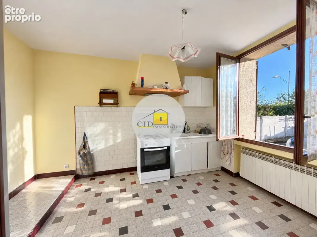 Maison 118 m2 à rénover   3 chambres, balcon, terrain clos de 370 m2 et 2 garages - photo 5