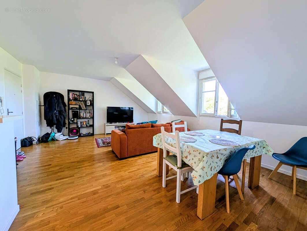 SARTROUVILLE - Appartement 2 pièces de 58 M² avec cave et parking en sous-sol - photo 5