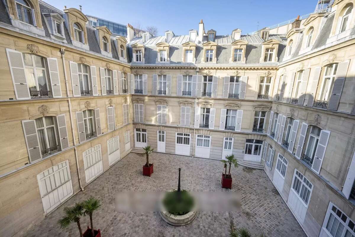 Appartement à PARIS-8E