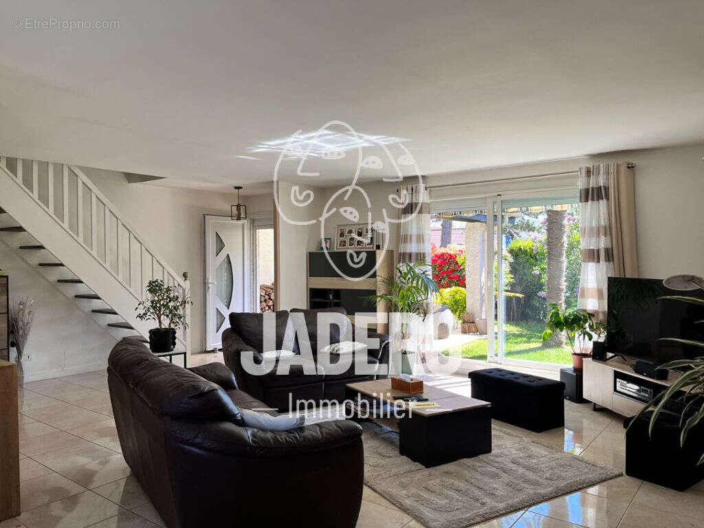 Rare à Franqueville-Saint-Pierre, Maison familiale 163 m², 5 chambres , Vie de plain-pied - photo 2