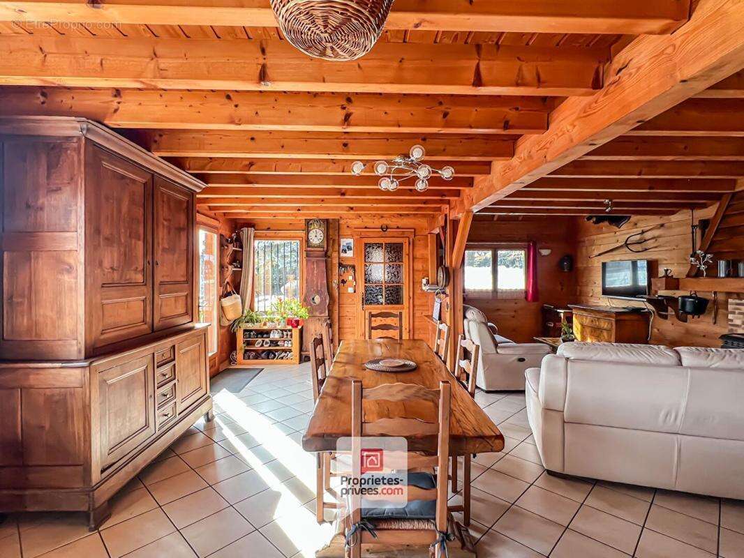 Plateau des Petites Roches (38660) - Chalet T6 en madriers + studio + carport + jardin - photo 6