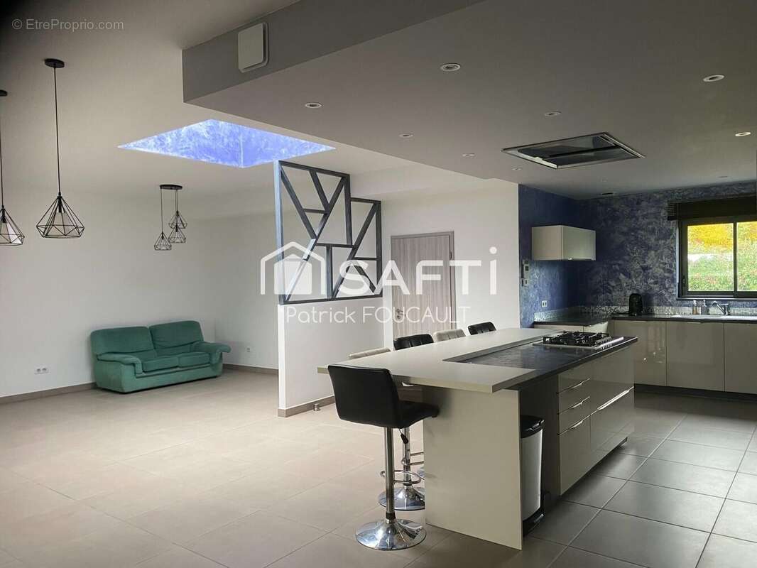 Photo 4 - Maison à LUSIGNAN