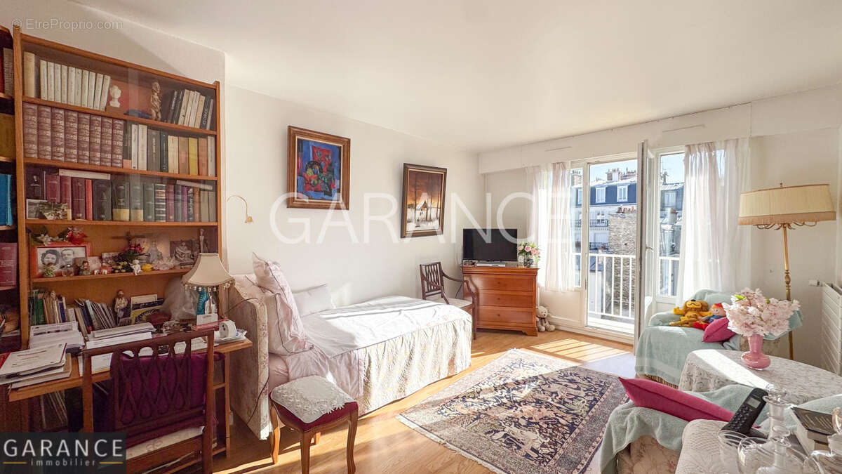 Appartement à PARIS-14E