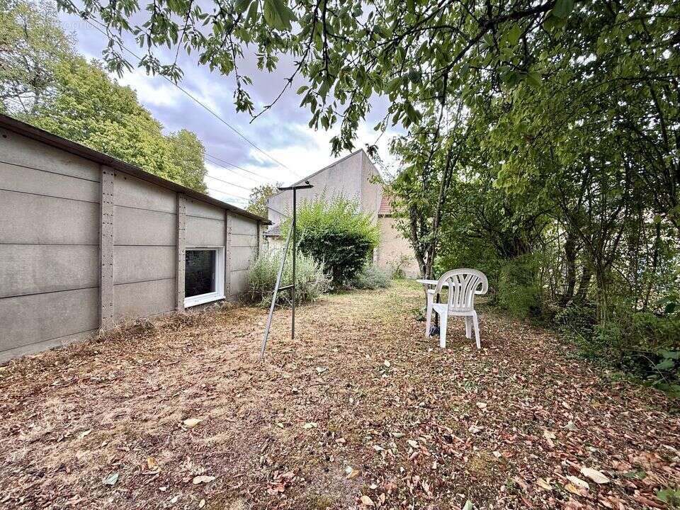 Maison de village et dépendance à Champigny - 89 - photo 10