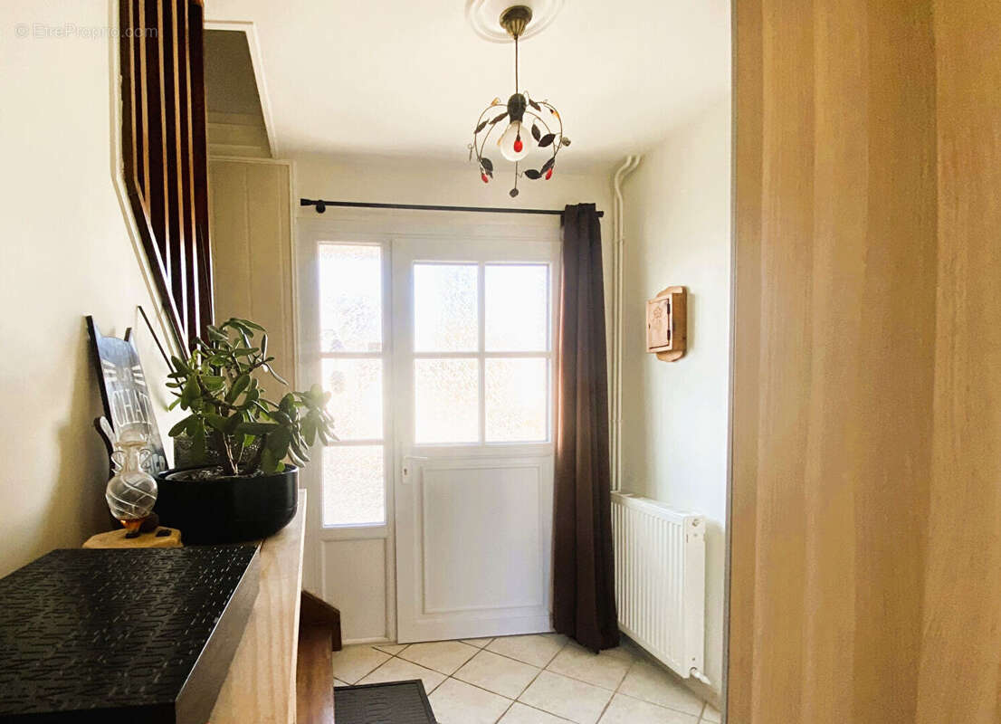 Maison à SAINT-JEAN-DE-BRAYE