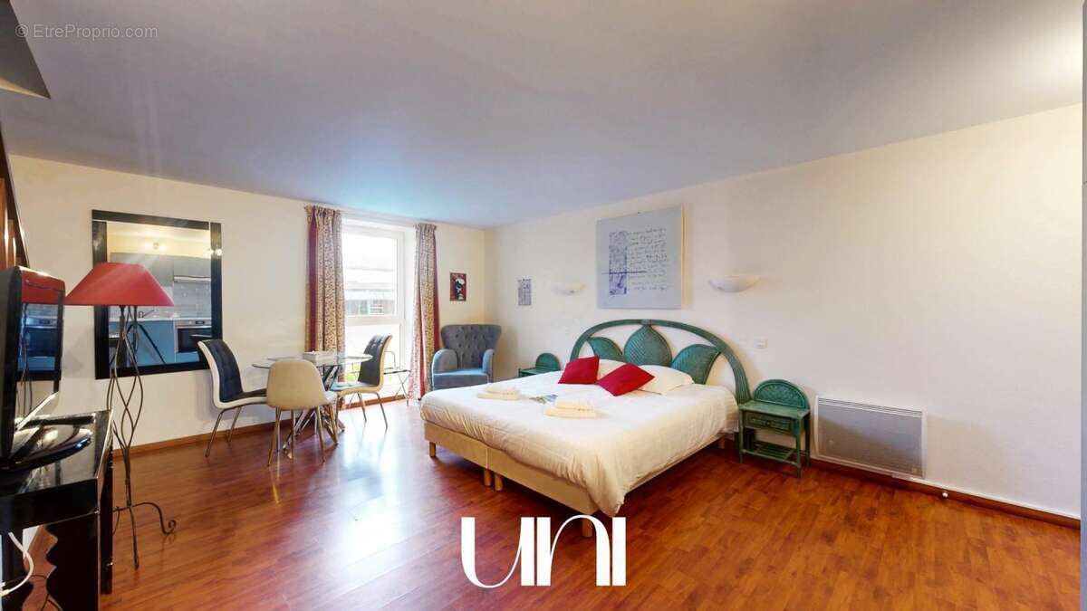 Appartement à COLLEVILLE-SUR-MER