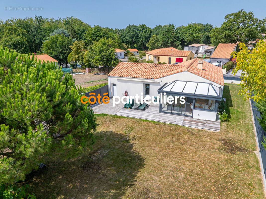Maison à SAINT-GEORGES-DE-POINTINDOUX