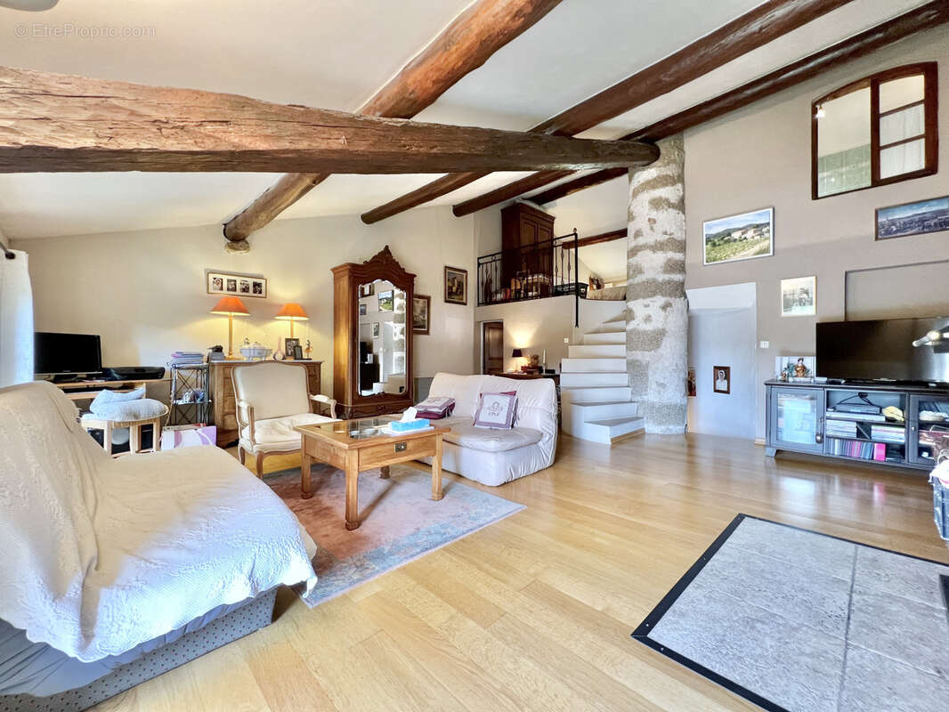 Maison de hameau chargée d'histoire au charme authentique provençal - photo 11
