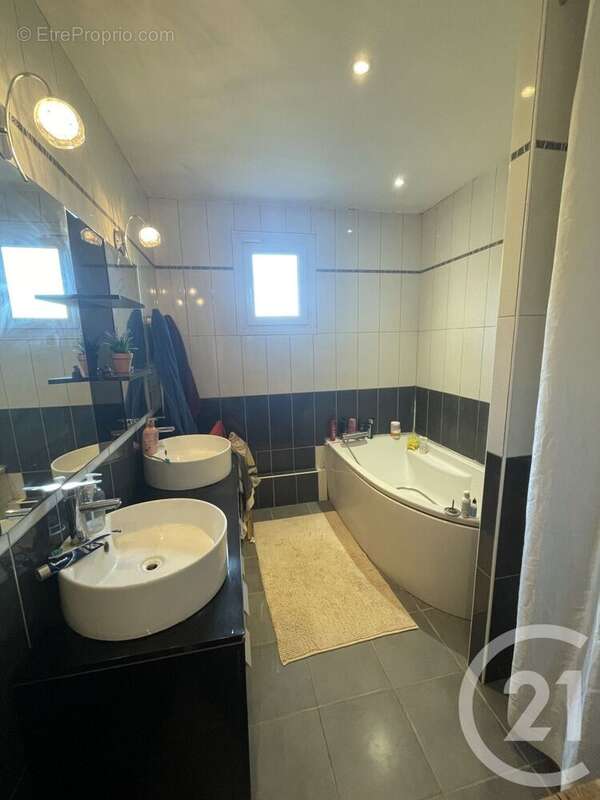 Maison à LES EGLISOTTES-ET-CHALAURES