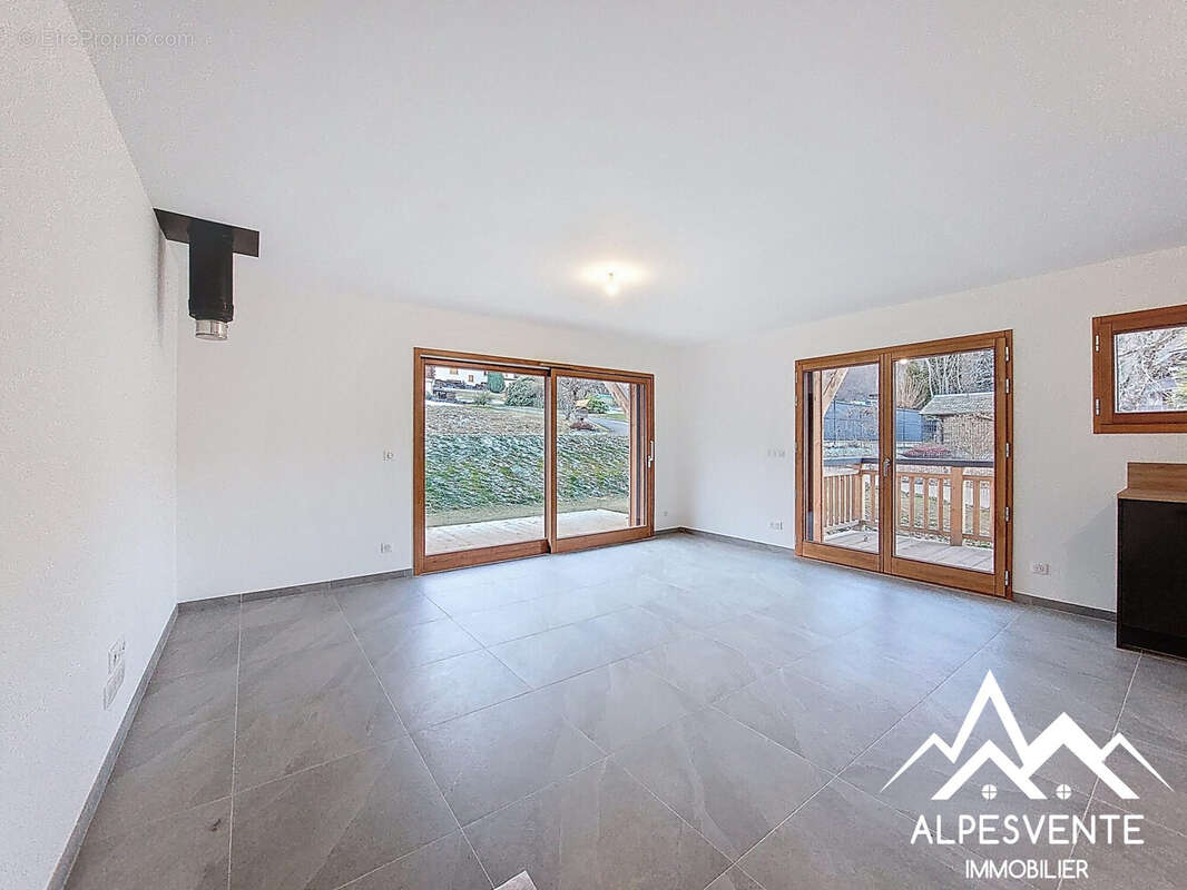 Appartement à ESSERT-ROMAND