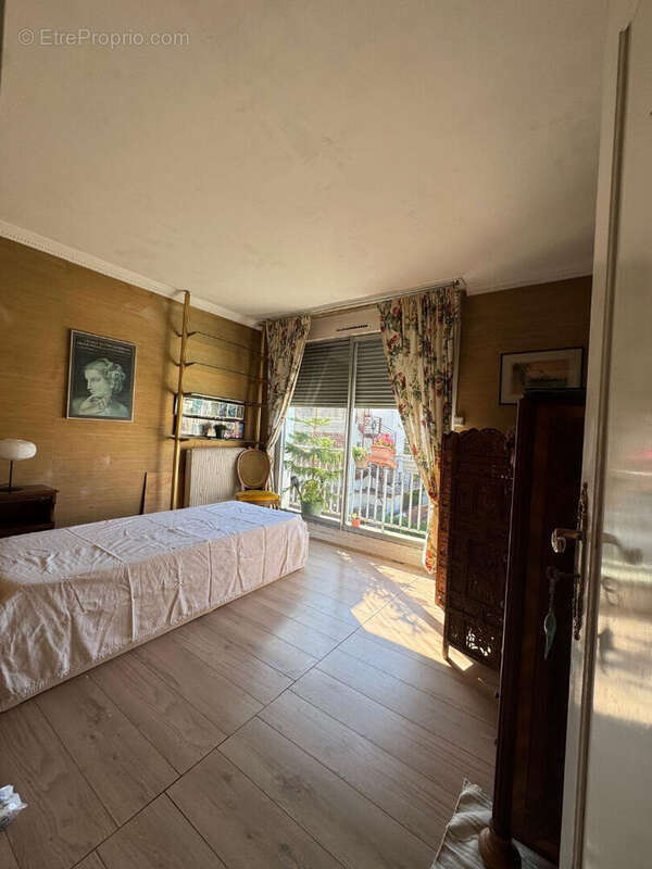 Appartement à COURBEVOIE