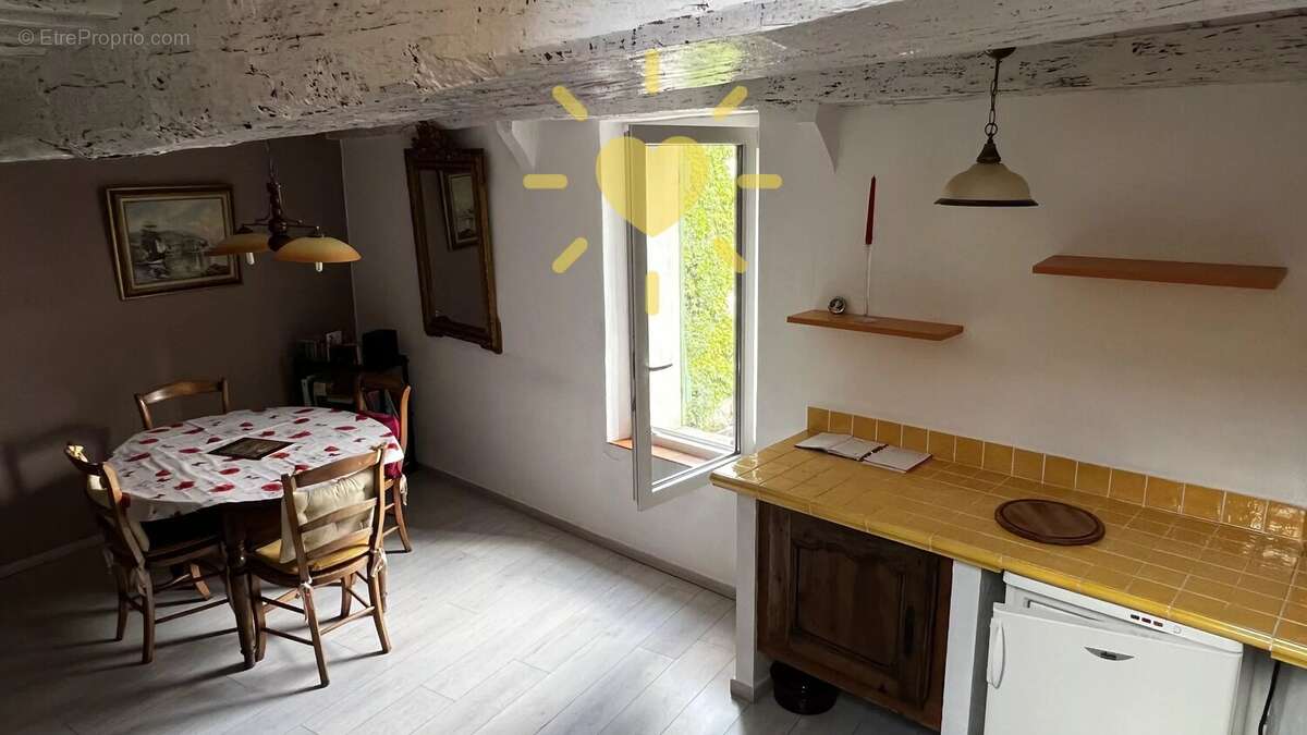 CLAVIERS : Belle maison de village restaurée avec terrasse - photo 10