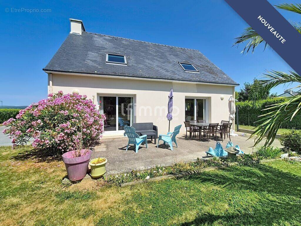 Maison à CAST