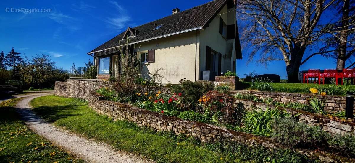 Maison à LONGEVILLE-SUR-MOGNE